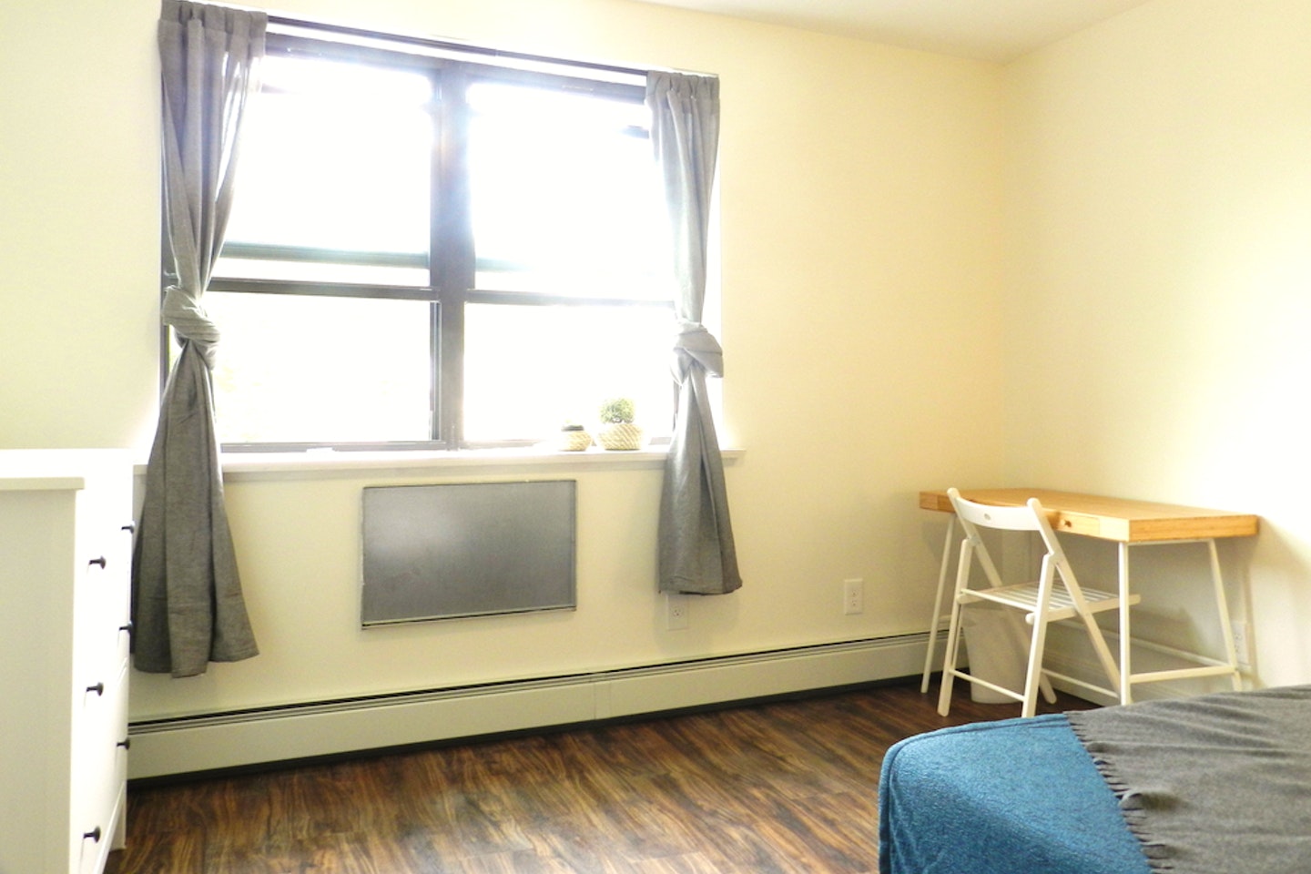  Room B  -  Gorgeous Styled Apt. w/ Workspace  - Gallery -  6