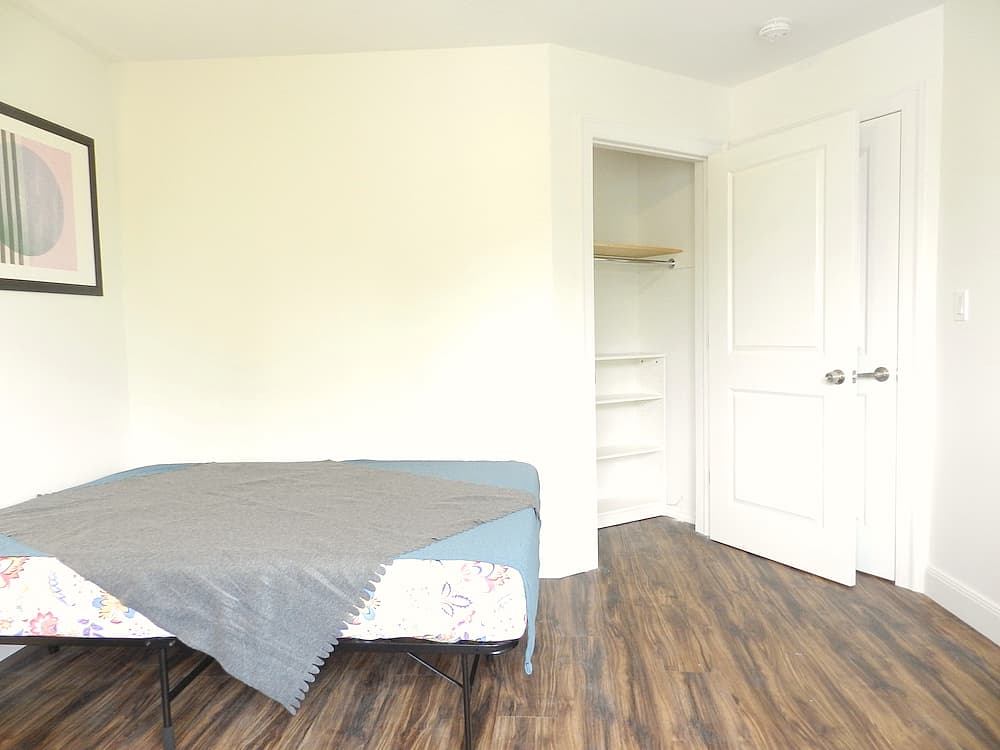  Room B  -  Gorgeous Styled Apt. w/ Workspace  - Gallery -  35