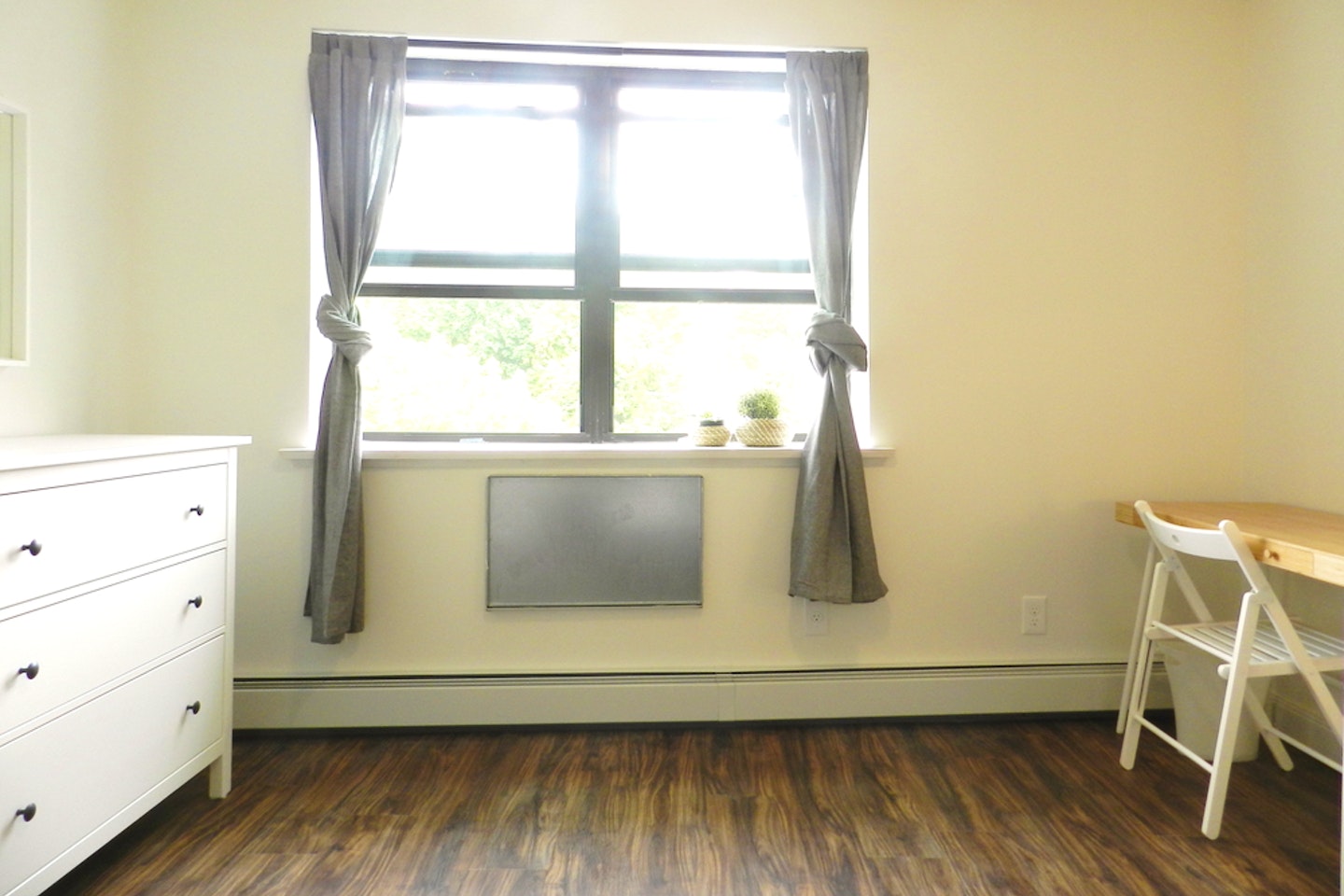  Room B  -  Gorgeous Styled Apt. w/ Workspace  - Gallery -  4
