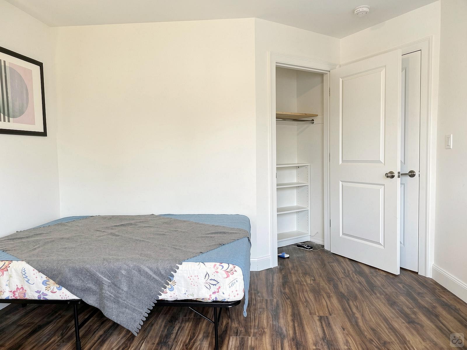  Room B  -  Gorgeous Styled Apt. w/ Workspace  - Gallery -  49