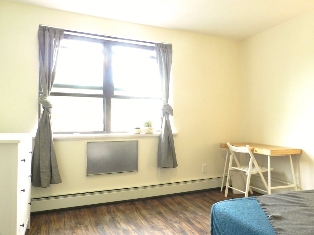  Room B  -  Gorgeous Styled Apt. w/ Workspace  - Gallery -  20