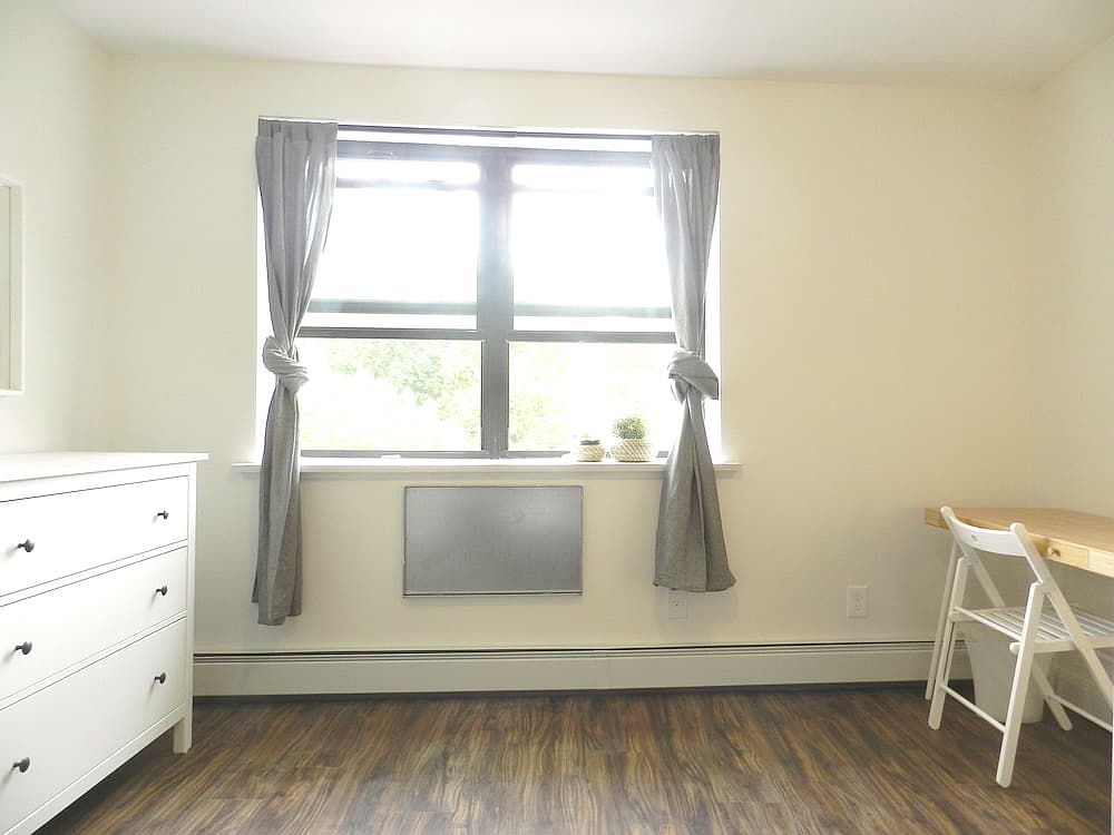  Room B  -  Gorgeous Styled Apt. w/ Workspace  - Gallery -  32