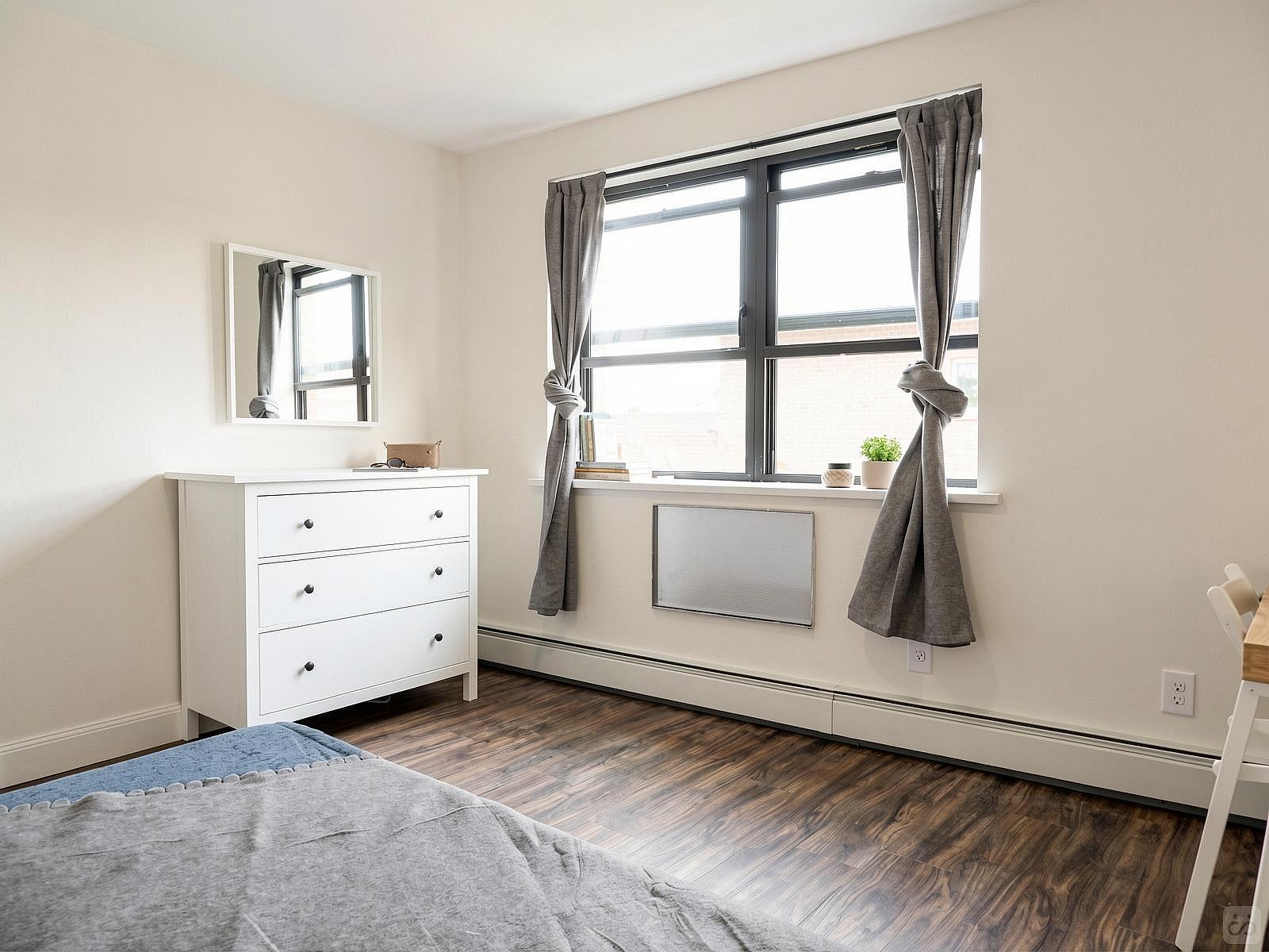  Room B  -  Gorgeous Styled Apt. w/ Workspace  - Gallery -  47