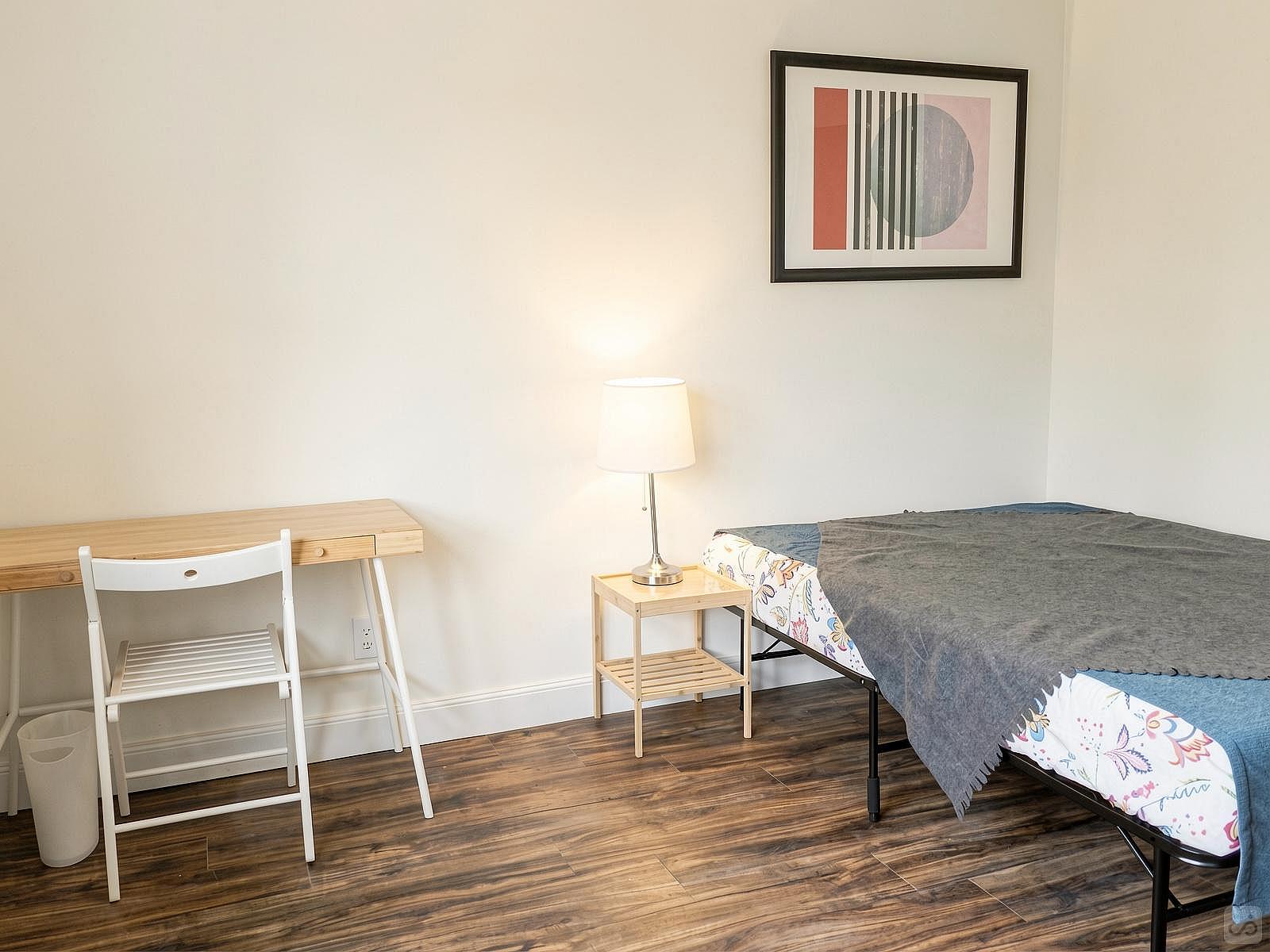  Room B  -  Gorgeous Styled Apt. w/ Workspace  - Gallery -  43
