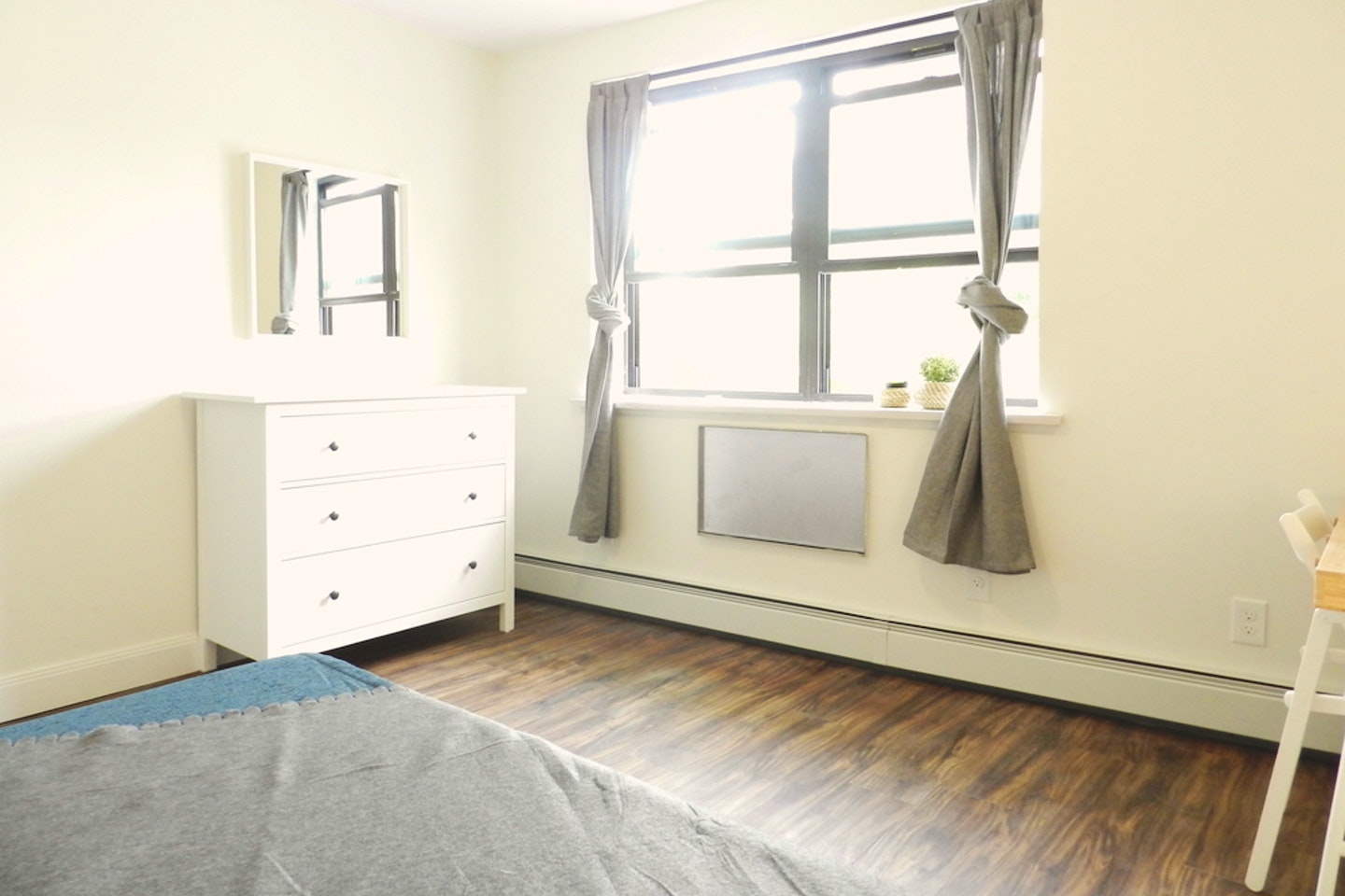  Room B  -  Gorgeous Styled Apt. w/ Workspace  - Gallery -  5