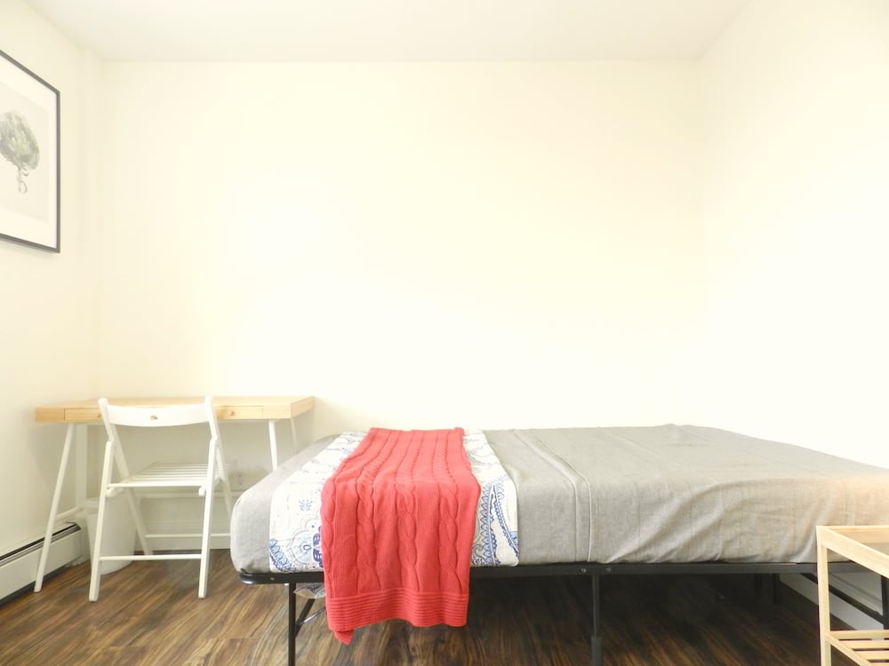  Room C  -  Gorgeous Styled Apt. w/ Workspace  - Gallery -  28