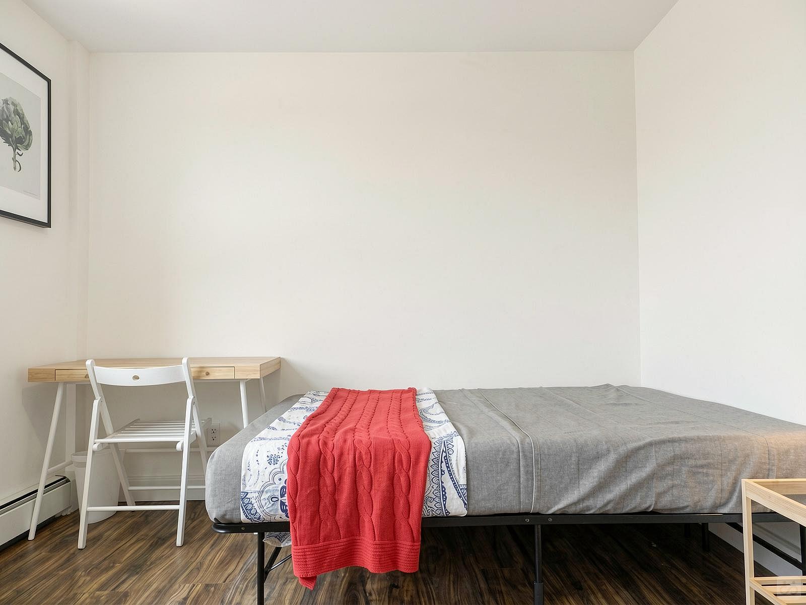  Room C  -  Gorgeous Styled Apt. w/ Workspace  - Gallery -  49