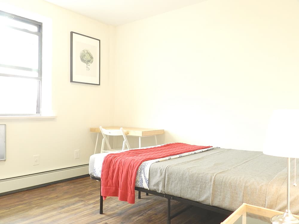  Room C  -  Gorgeous Styled Apt. w/ Workspace  - Gallery -  29