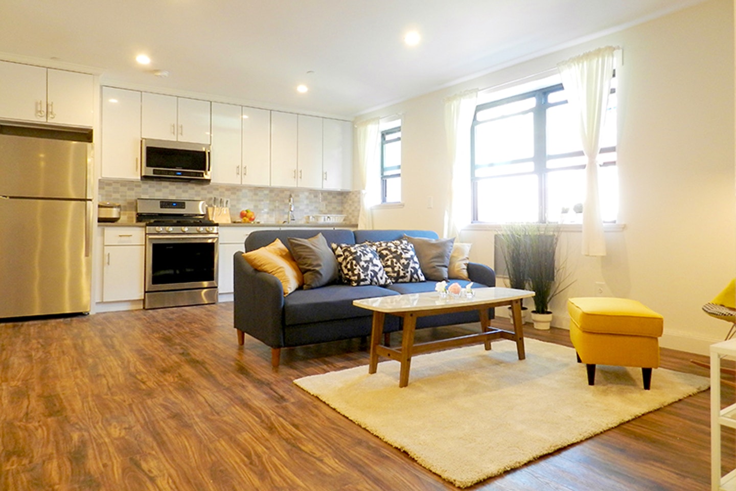 Spacious Classic Apt. w/ Workspace