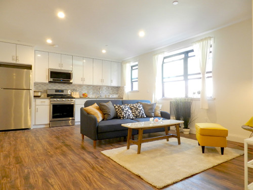 Spacious Classic Apt. w/ Workspace  - Gallery -  5