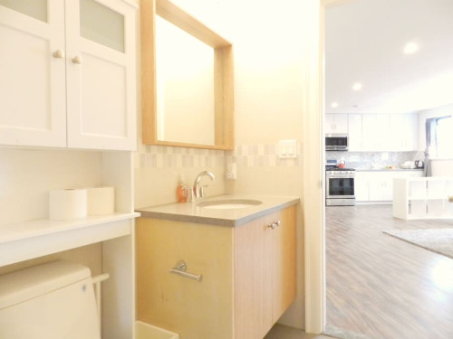 Spacious Classic Apt. w/ Workspace  - Gallery -  4