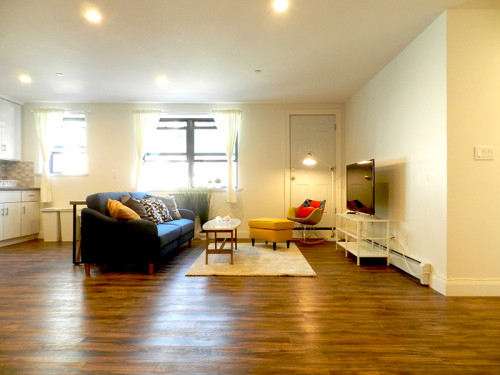Spacious Classic Apt. w/ Workspace  - Gallery -  2