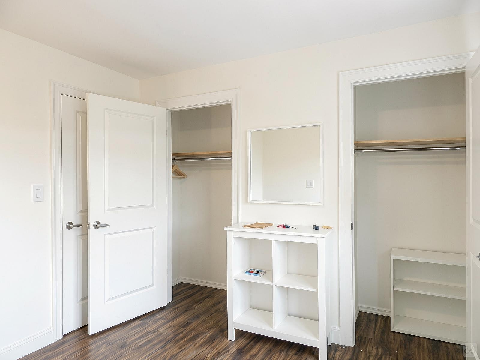  Room C  -  Spacious Classic Apt. w/ Workspace  - Gallery -  83