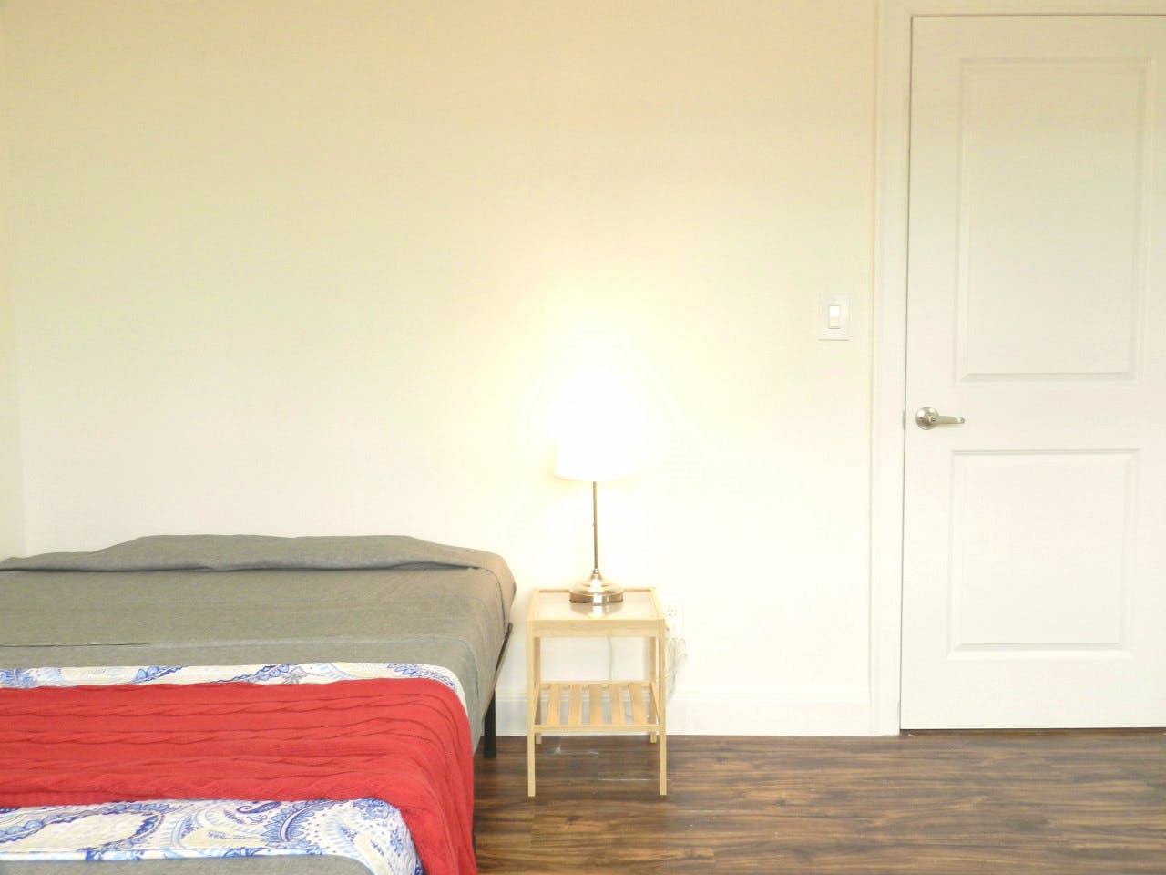  Room C  -  Spacious Classic Apt. w/ Workspace  - Gallery -  29