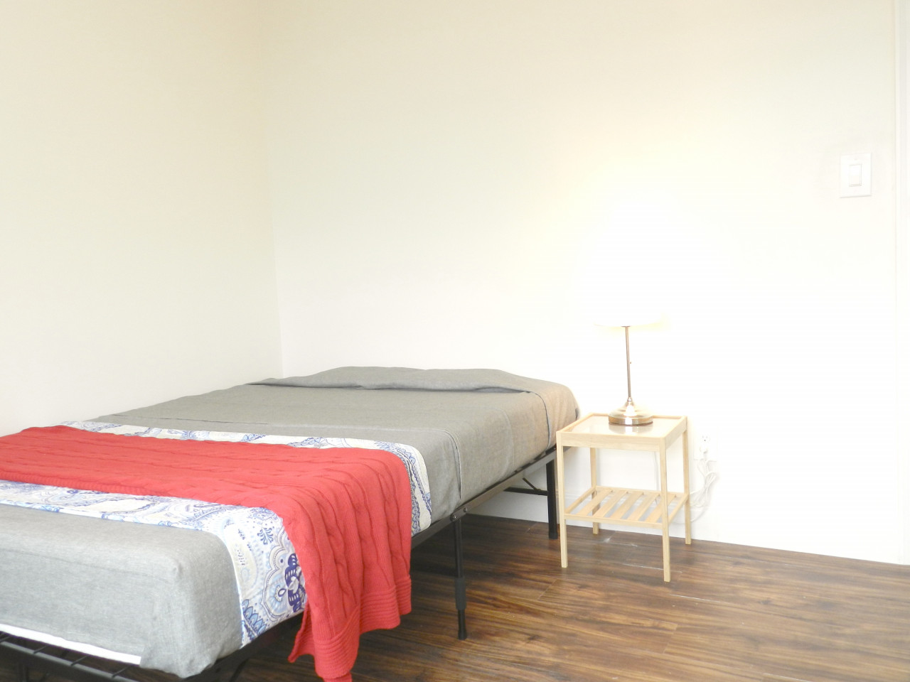  Room C  -  Spacious Classic Apt. w/ Workspace  - Gallery -  41