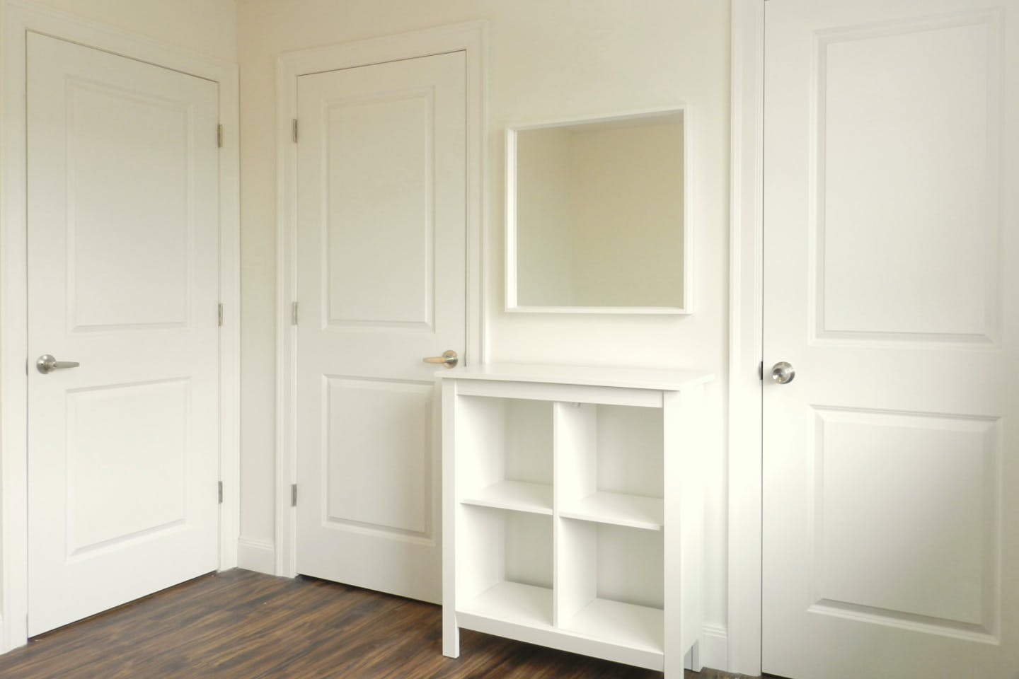  Room C  -  Spacious Classic Apt. w/ Workspace  - Gallery -  9