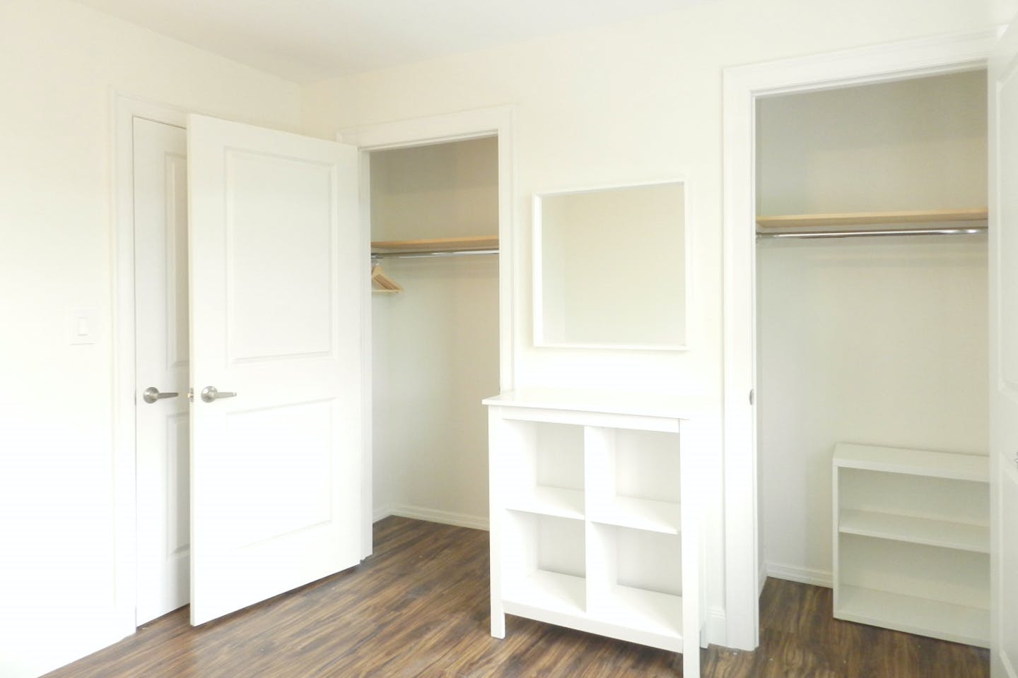  Room C  -  Spacious Classic Apt. w/ Workspace  - Gallery -  17