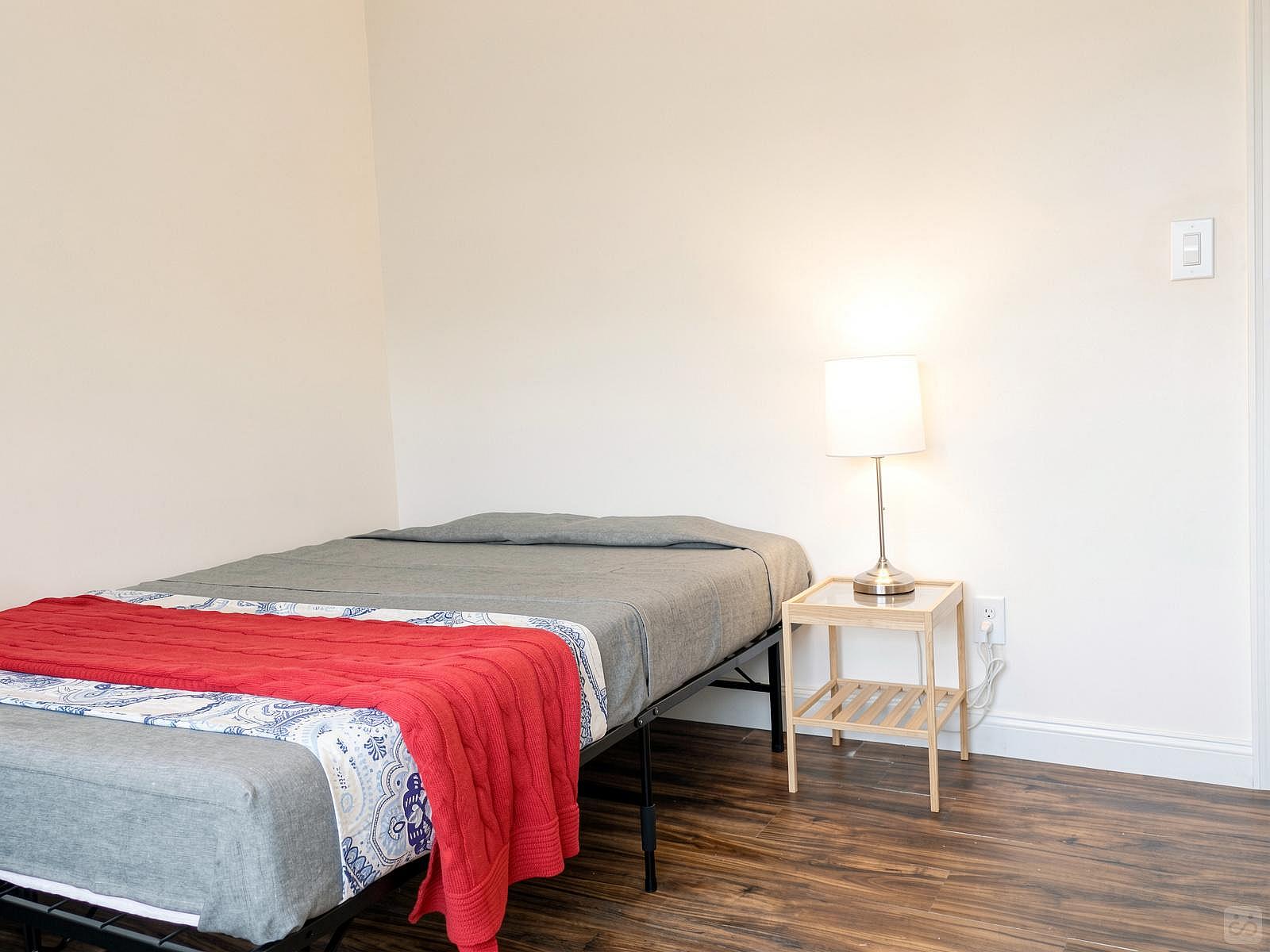  Room C  -  Spacious Classic Apt. w/ Workspace  - Gallery -  74
