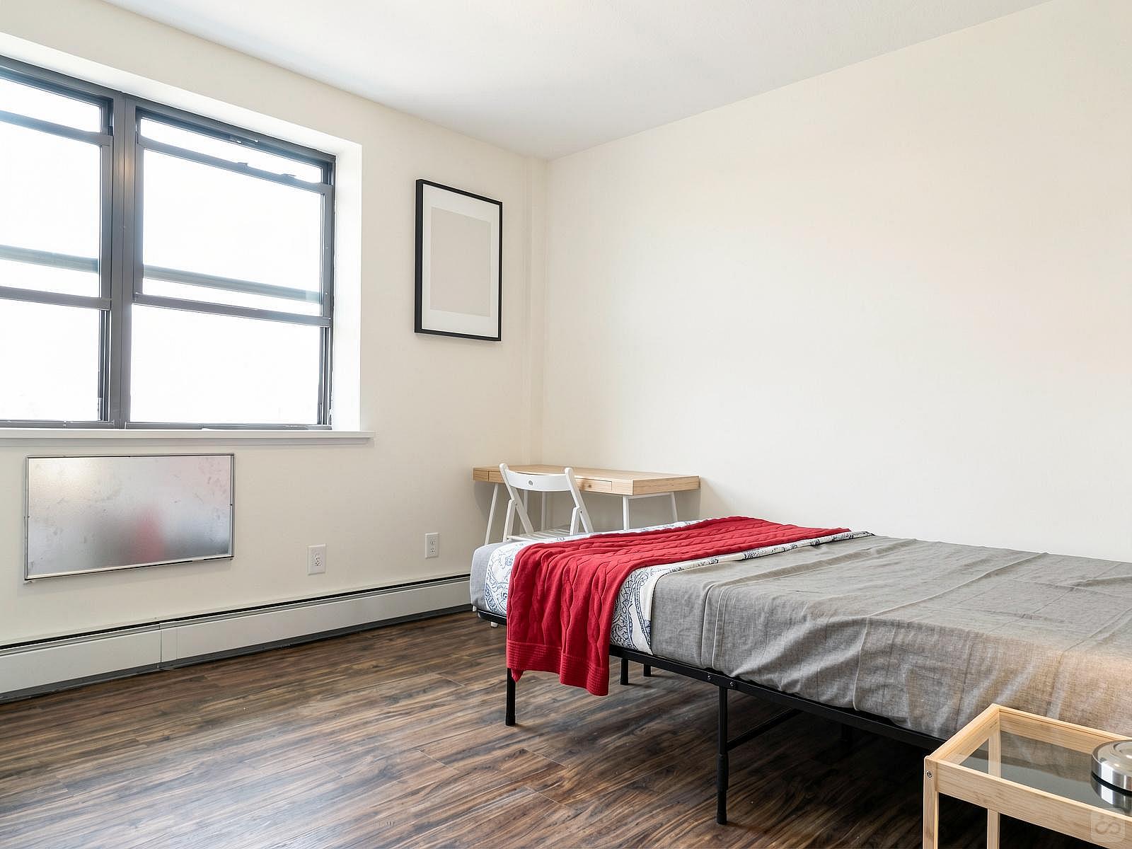  Room C  -  Spacious Classic Apt. w/ Workspace  - Gallery -  77