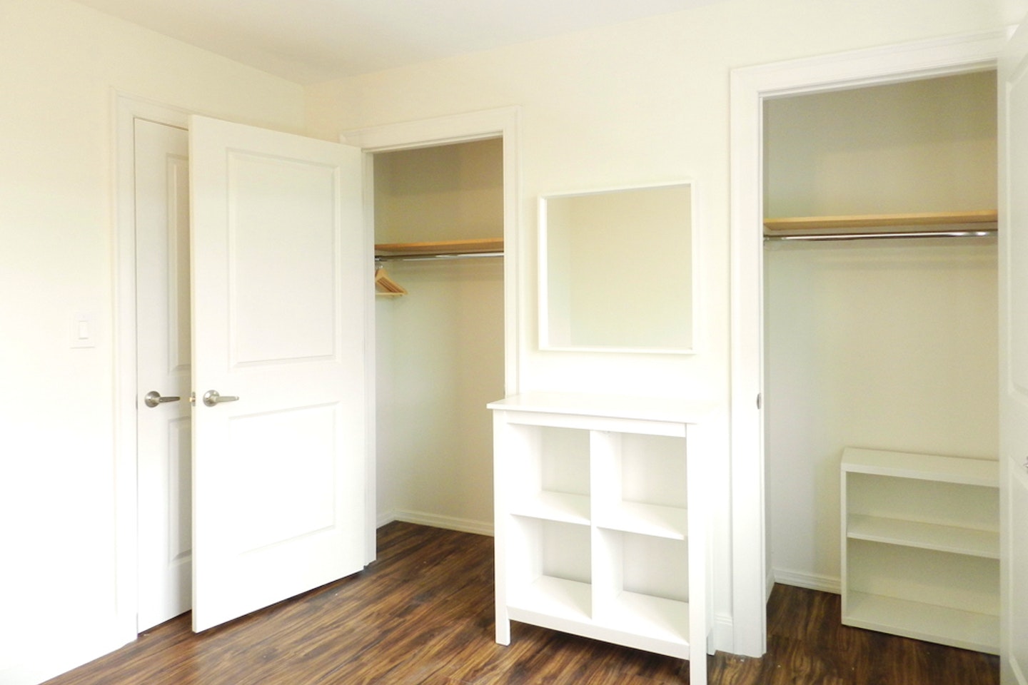  Room C  -  Spacious Classic Apt. w/ Workspace  - Gallery -  6