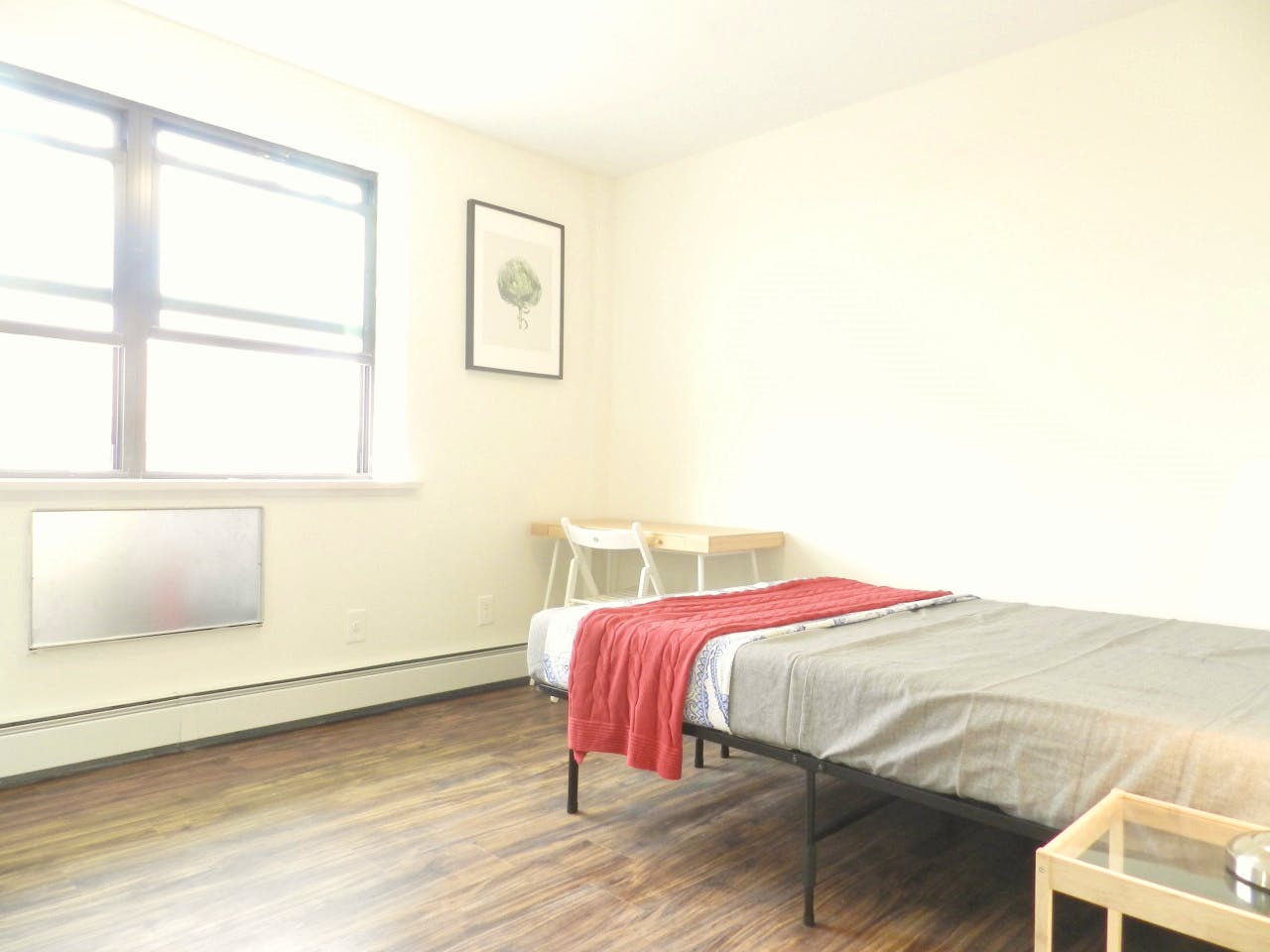  Room C  -  Spacious Classic Apt. w/ Workspace  - Gallery -  33
