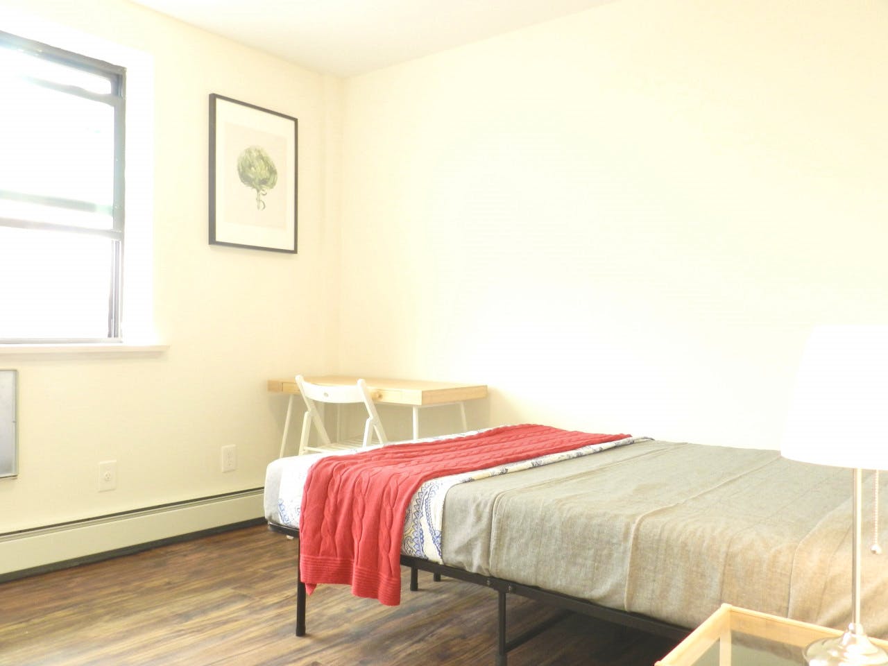  Room C  -  Spacious Classic Apt. w/ Workspace  - Gallery -  32