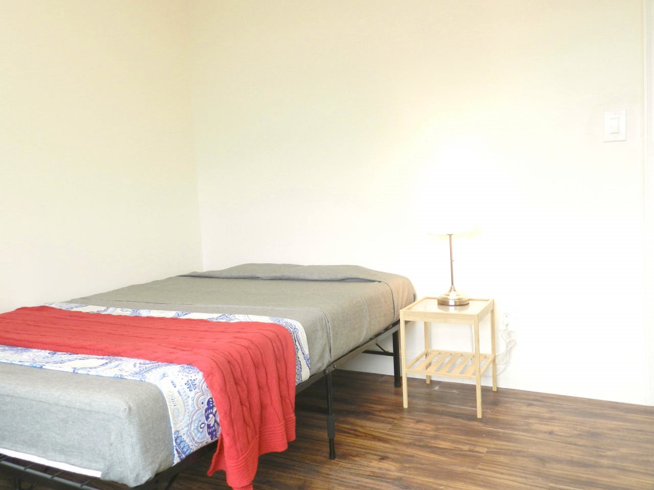  Room C  -  Spacious Classic Apt. w/ Workspace  - Gallery -  30
