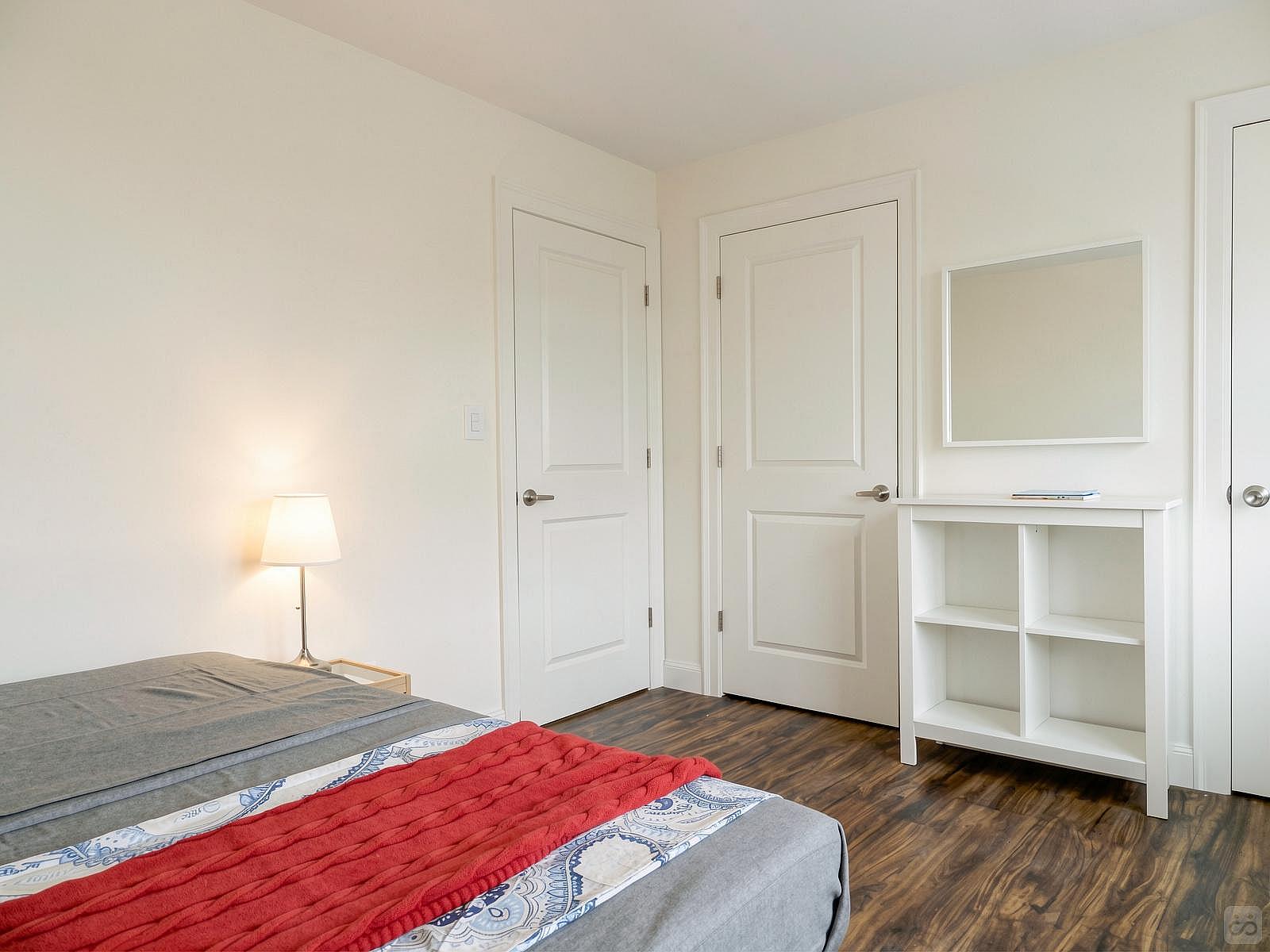  Room C  -  Spacious Classic Apt. w/ Workspace  - Gallery -  78