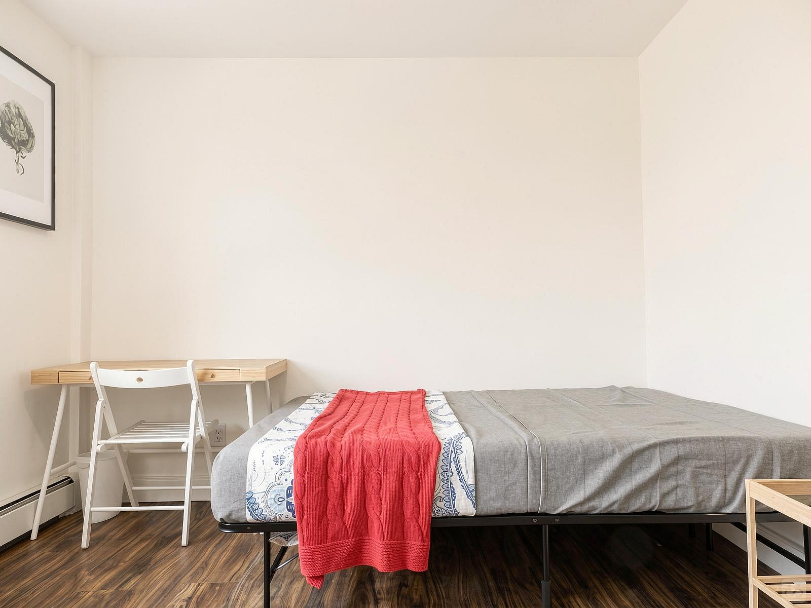  Room C  -  Spacious Classic Apt. w/ Workspace  - Gallery -  80
