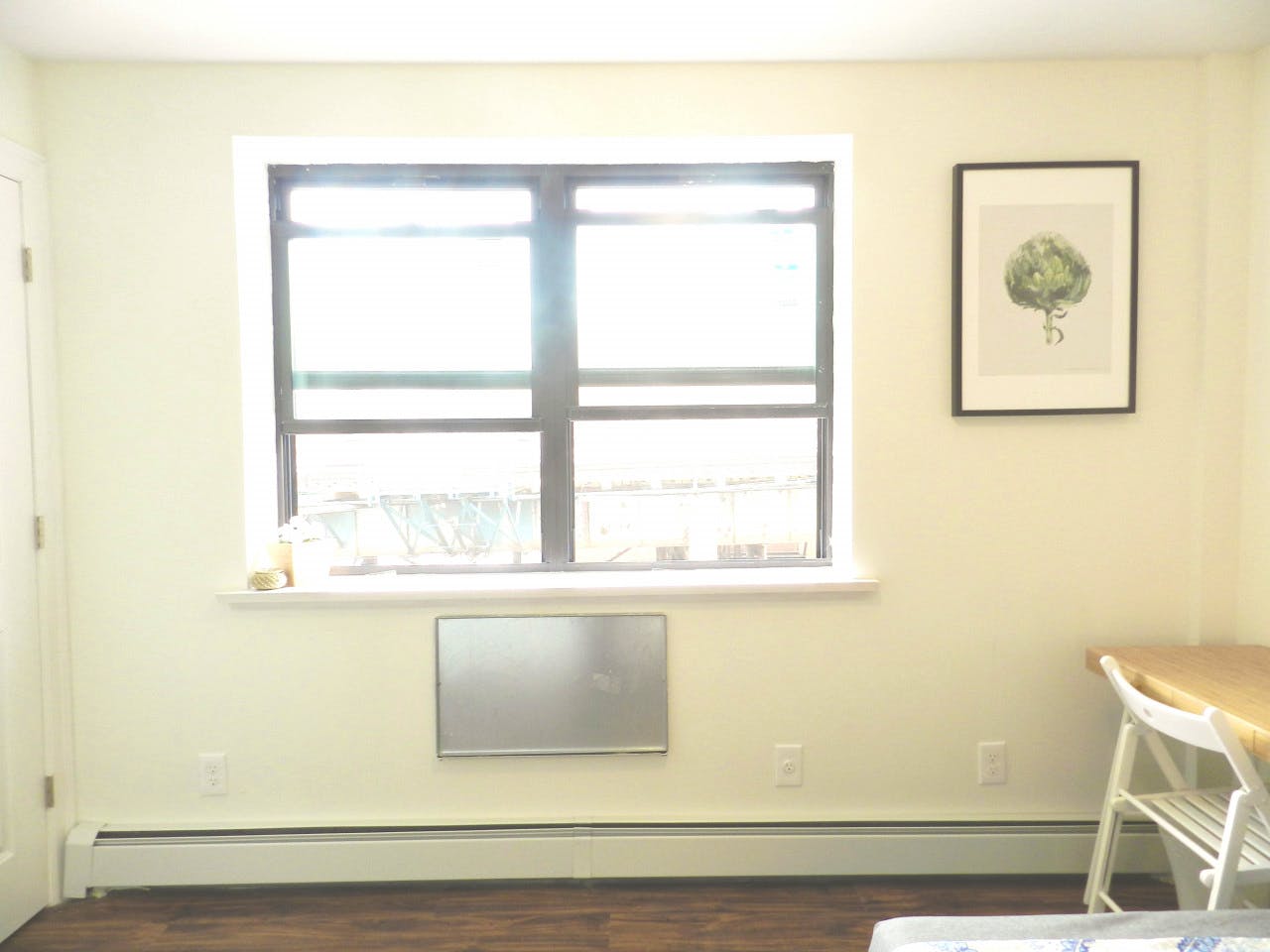  Room C  -  Spacious Classic Apt. w/ Workspace  - Gallery -  38