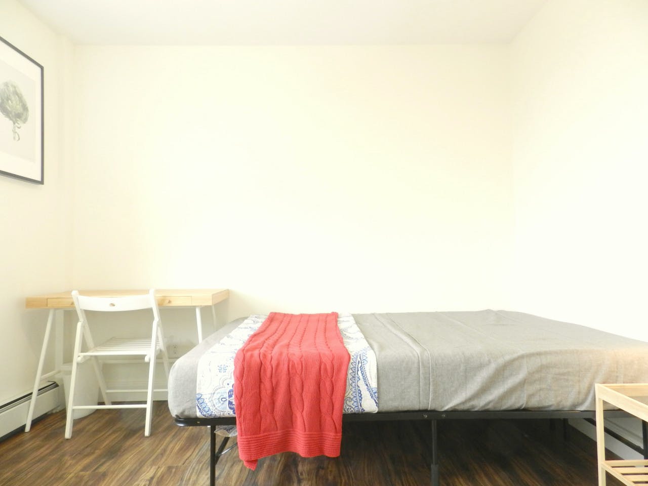  Room C  -  Spacious Classic Apt. w/ Workspace  - Gallery -  25