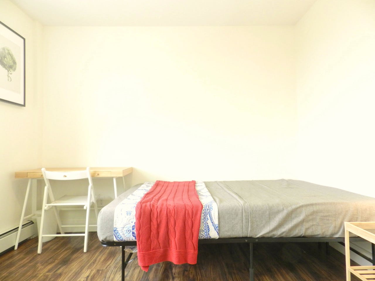  Room C  -  Spacious Classic Apt. w/ Workspace  - Gallery -  36