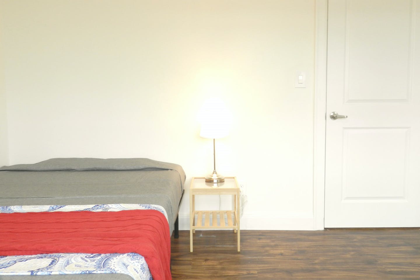  Room C  -  Spacious Classic Apt. w/ Workspace  - Gallery -  7