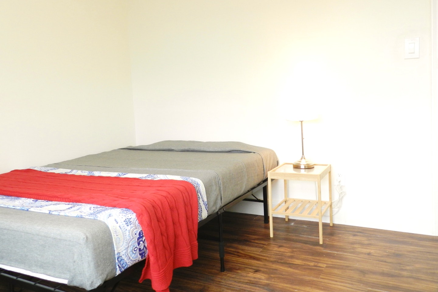  Room C  -  Spacious Classic Apt. w/ Workspace  - Gallery -  2