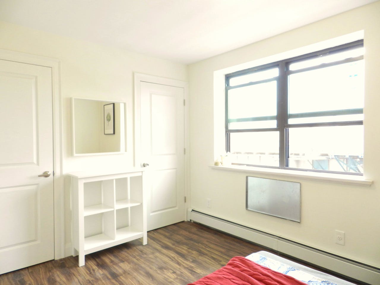  Room C  -  Spacious Classic Apt. w/ Workspace  - Gallery -  37