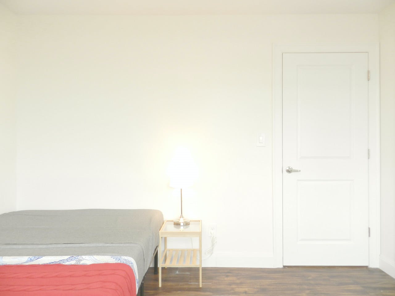  Room C  -  Spacious Classic Apt. w/ Workspace  - Gallery -  24