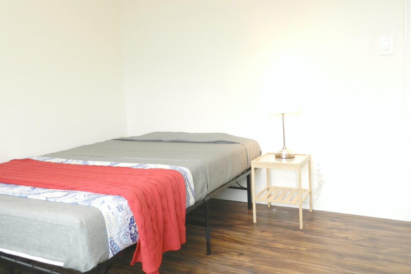  Room C  -  Spacious Classic Apt. w/ Workspace  - Gallery -  8