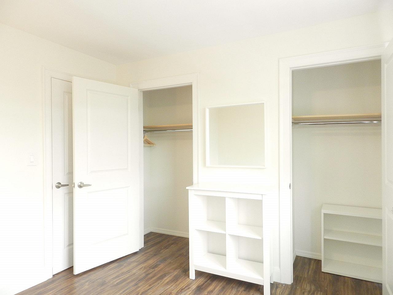 Room C  -  Spacious Classic Apt. w/ Workspace  - Gallery -  61