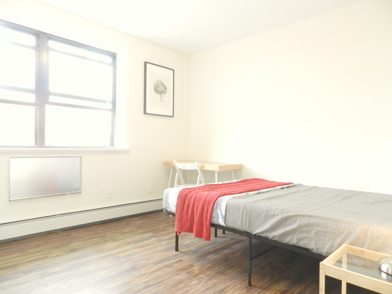  Room C  -  Spacious Classic Apt. w/ Workspace  - Gallery -  44