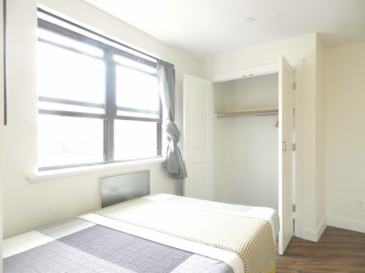  Room A  -  Spacious Classic Apt. w/ Workspace  - Gallery -  47