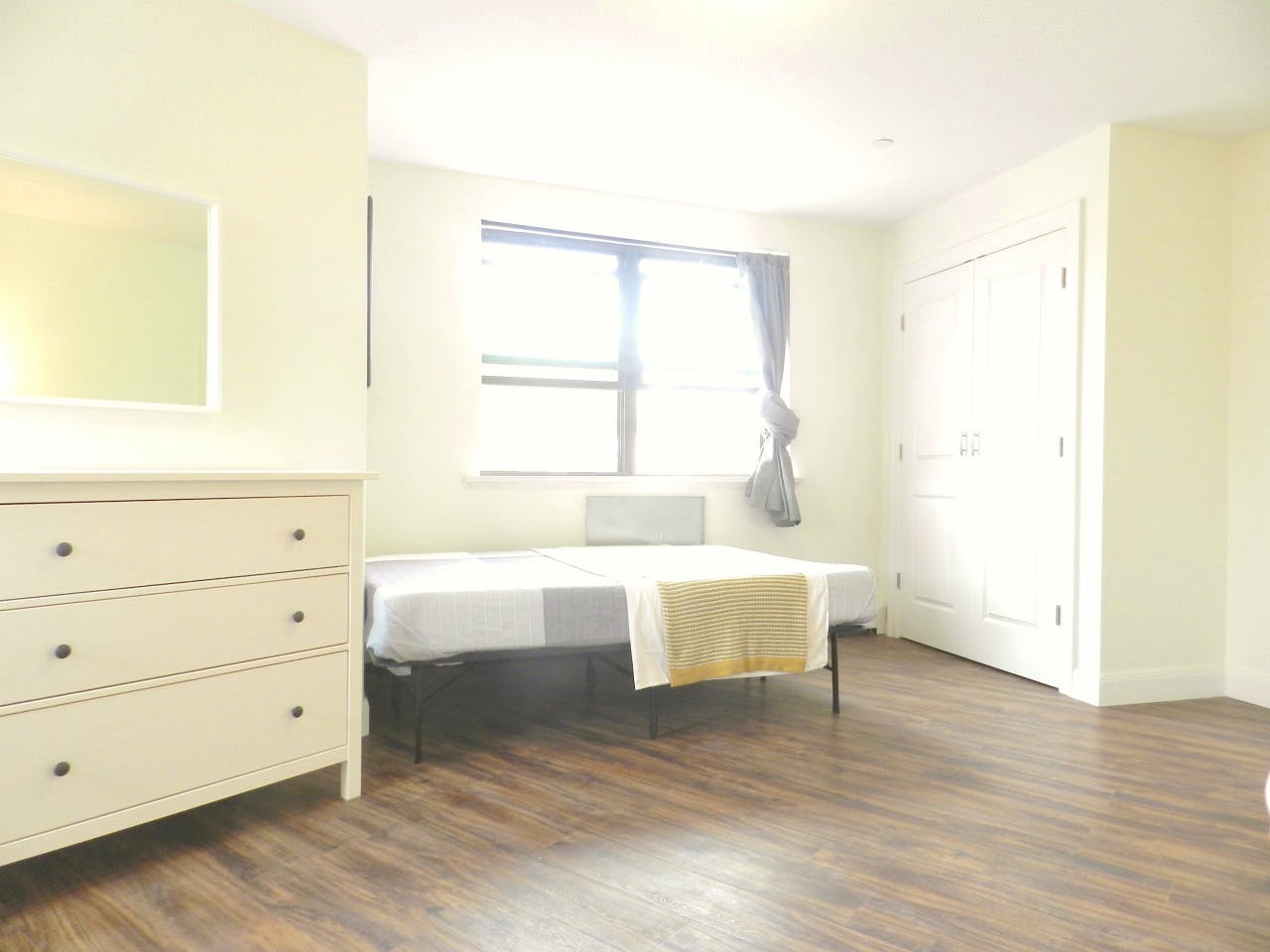  Room A  -  Spacious Classic Apt. w/ Workspace  - Gallery -  25