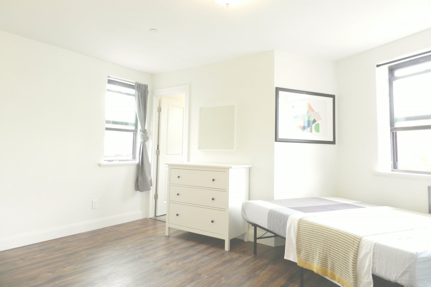  Room A  -  Spacious Classic Apt. w/ Workspace  - Gallery -  8