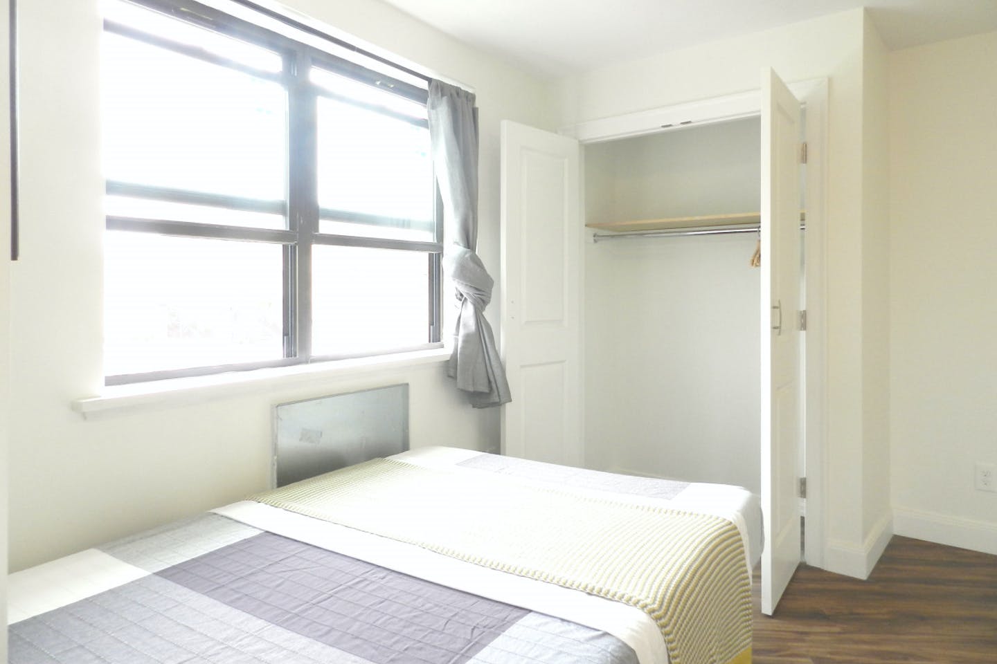  Room A  -  Spacious Classic Apt. w/ Workspace  - Gallery -  7