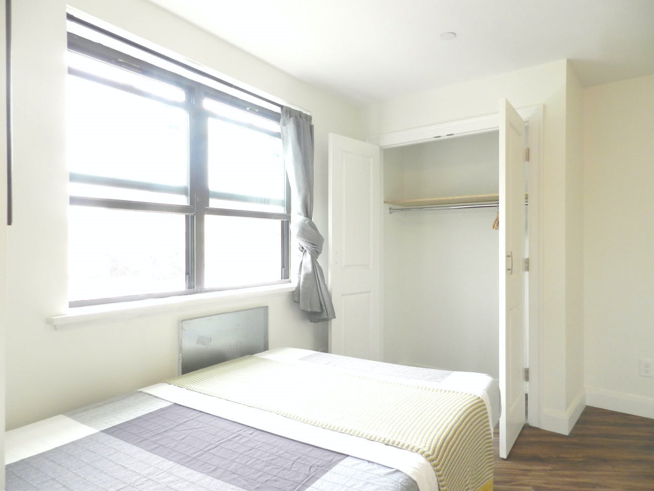  Room A  -  Spacious Classic Apt. w/ Workspace  - Gallery -  15