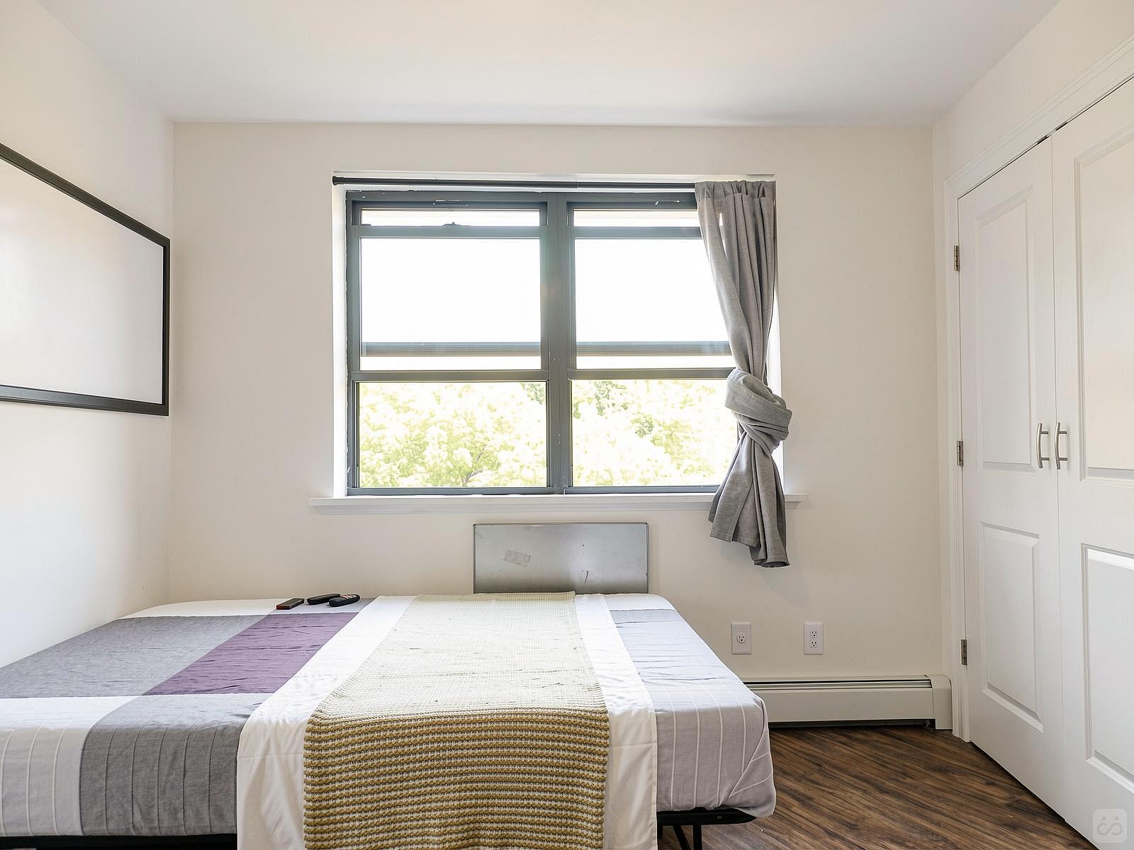  Room A  -  Spacious Classic Apt. w/ Workspace  - Gallery -  53