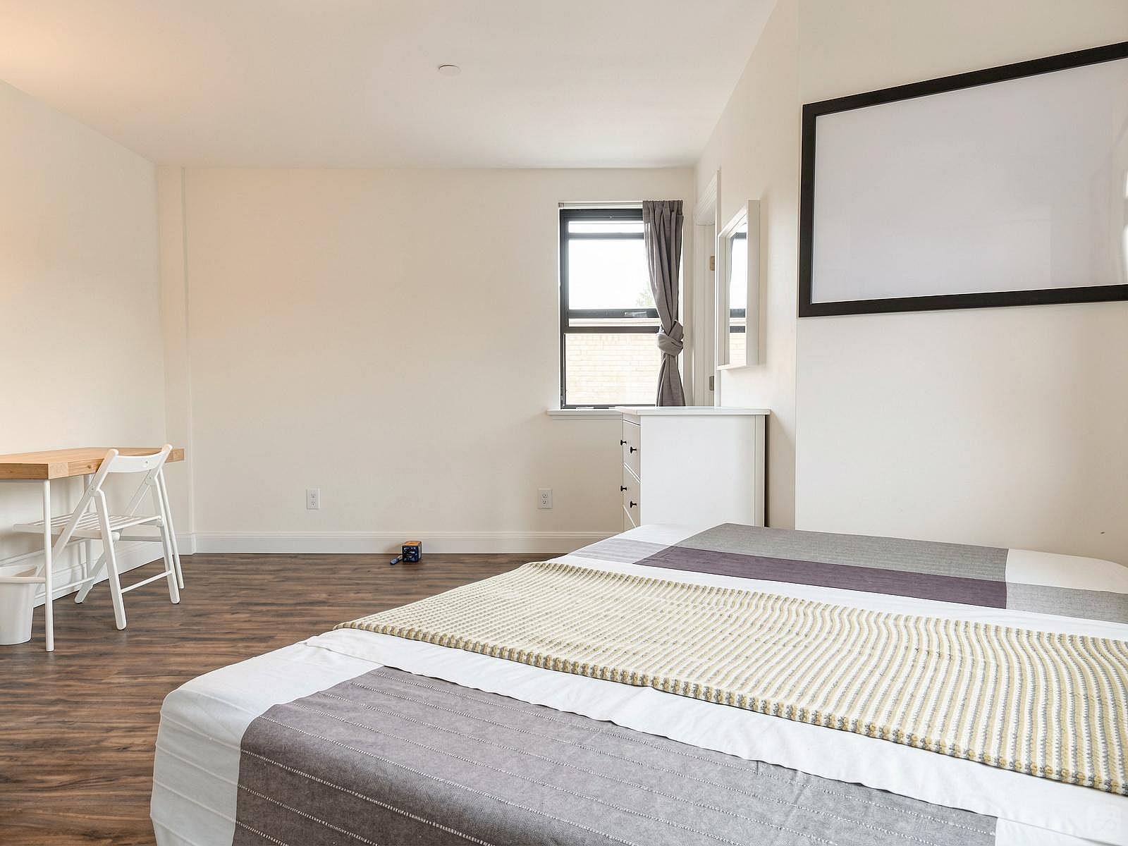  Room A  -  Spacious Classic Apt. w/ Workspace  - Gallery -  54
