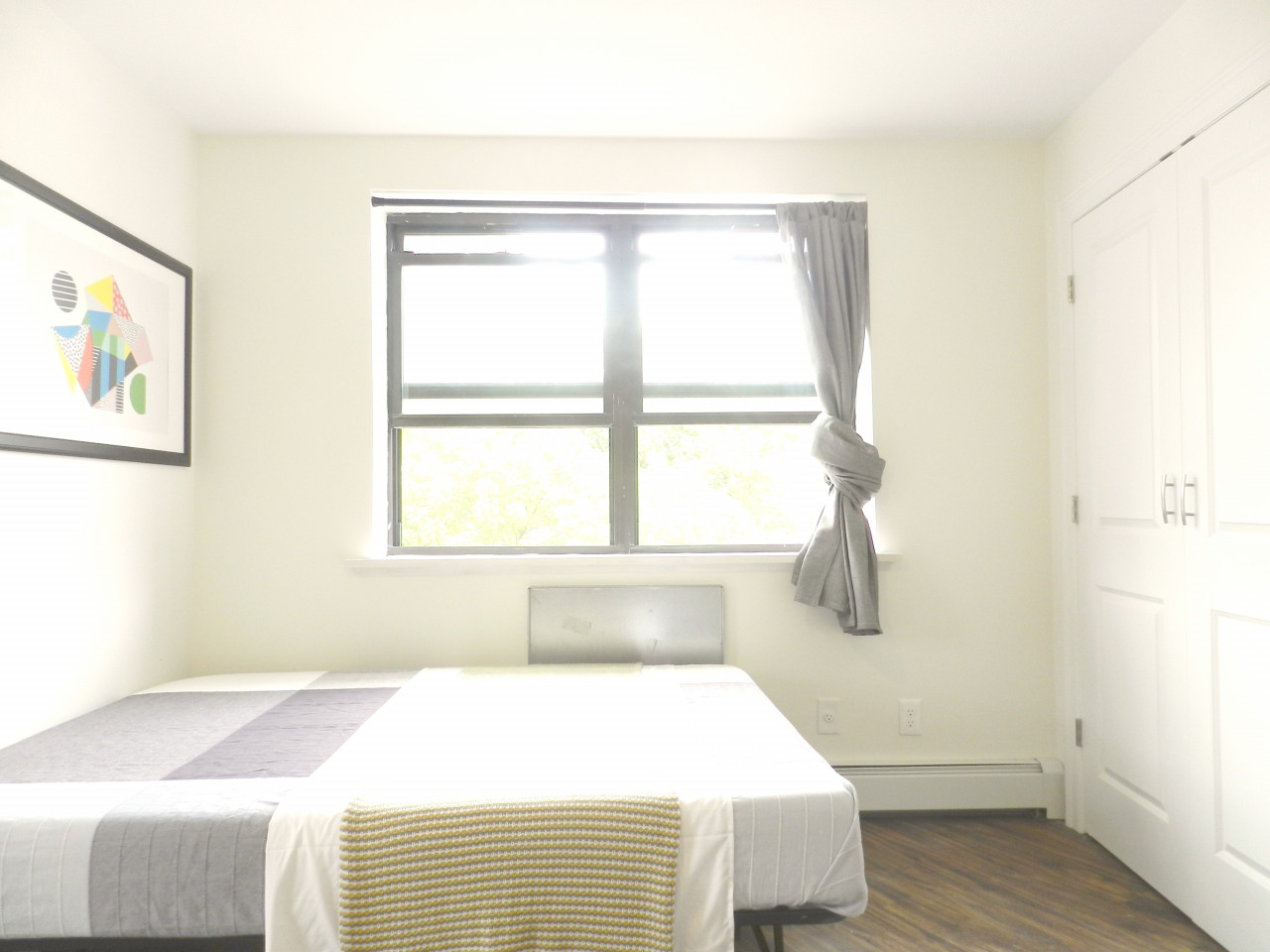  Room A  -  Spacious Classic Apt. w/ Workspace  - Gallery -  29