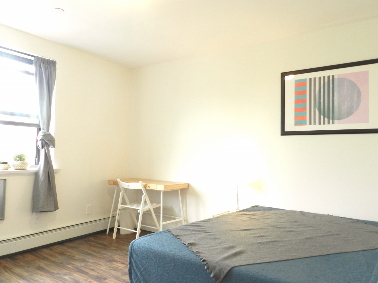  Room B  -  Spacious Classic Apt. w/ Workspace  - Gallery -  35