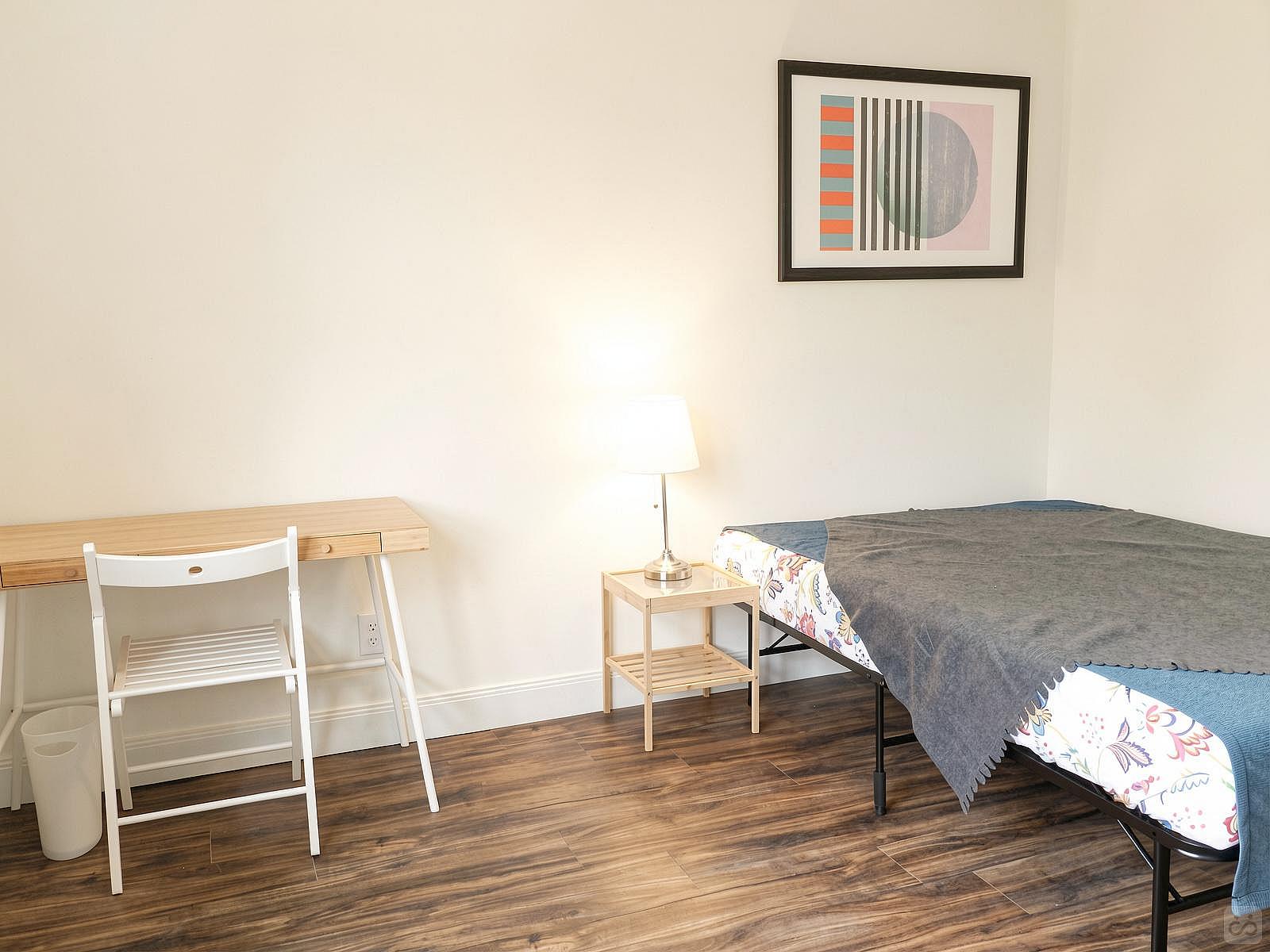  Room B  -  Spacious Classic Apt. w/ Workspace  - Gallery -  70