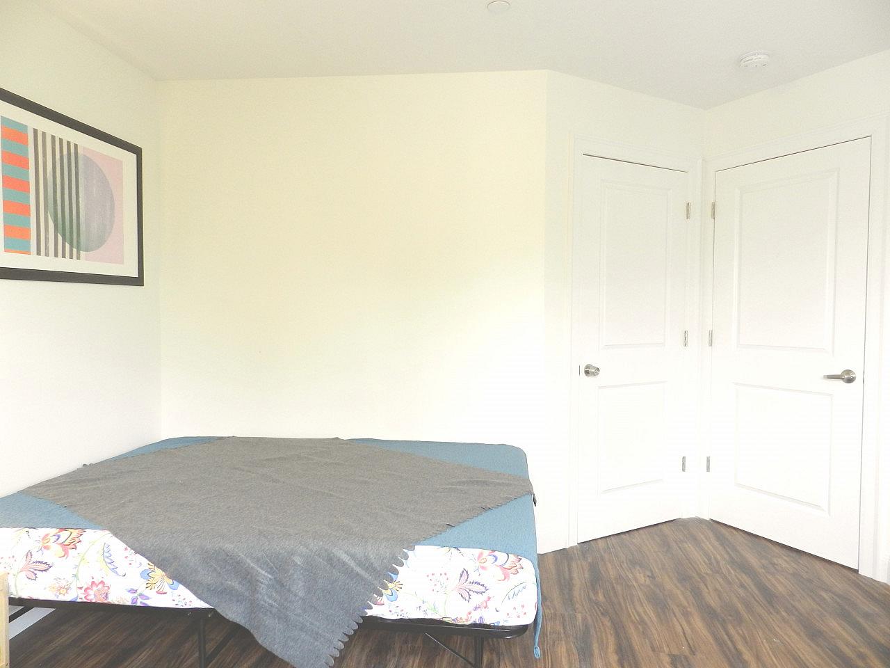  Room B  -  Spacious Classic Apt. w/ Workspace  - Gallery -  65